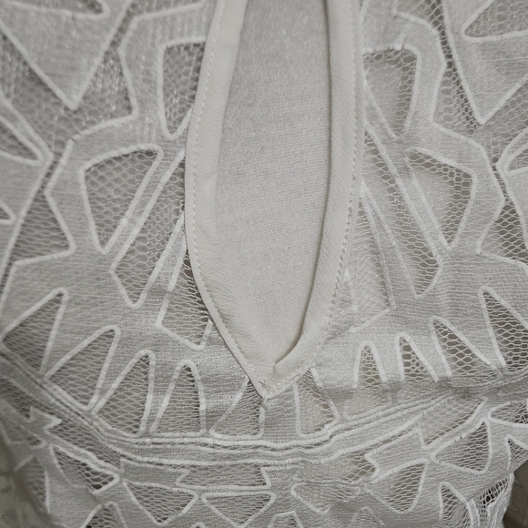 L’ATISTE White Lace Two-Piece Set – Crop Top & Mini Skirt. Size Medium - Picture 10 of 16